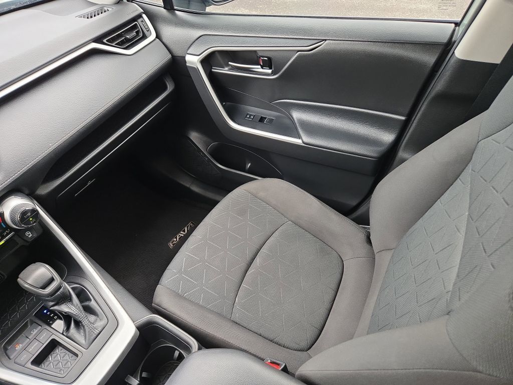 2022 Toyota RAV4 XLE photo 15