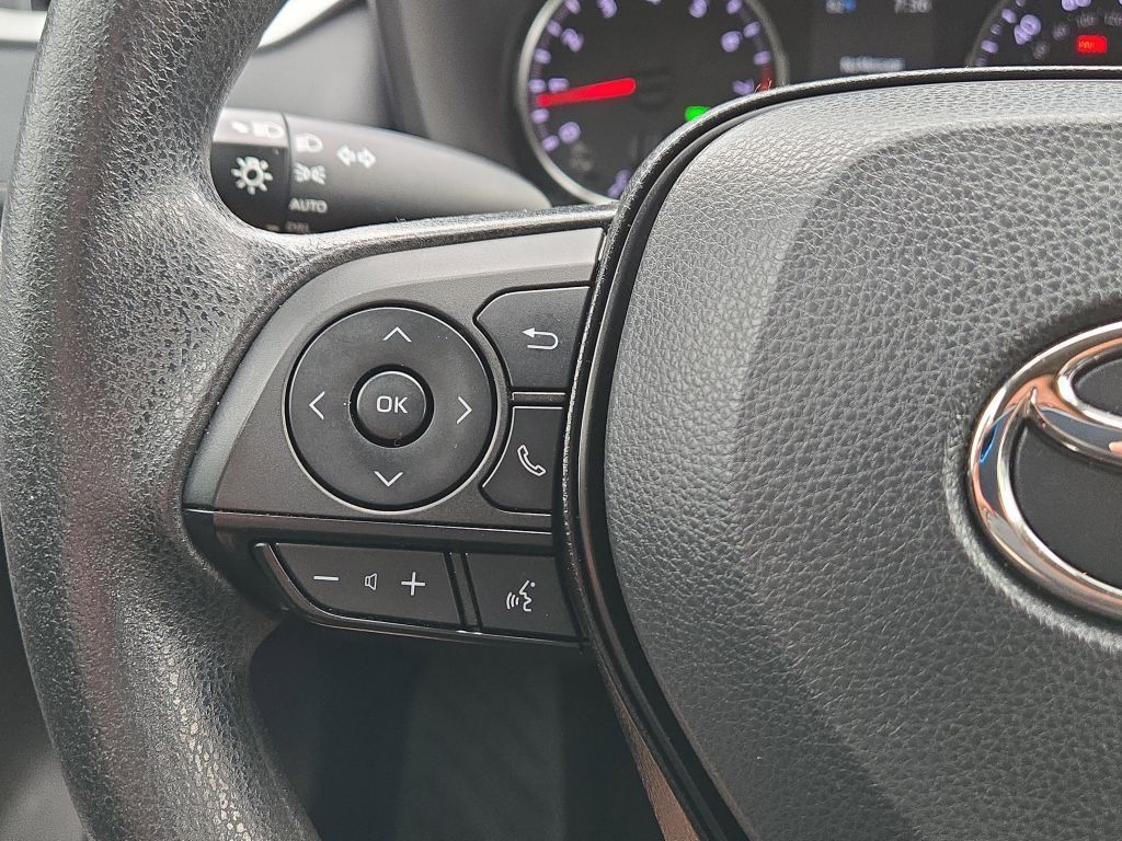 2022 Toyota RAV4 XLE photo 17