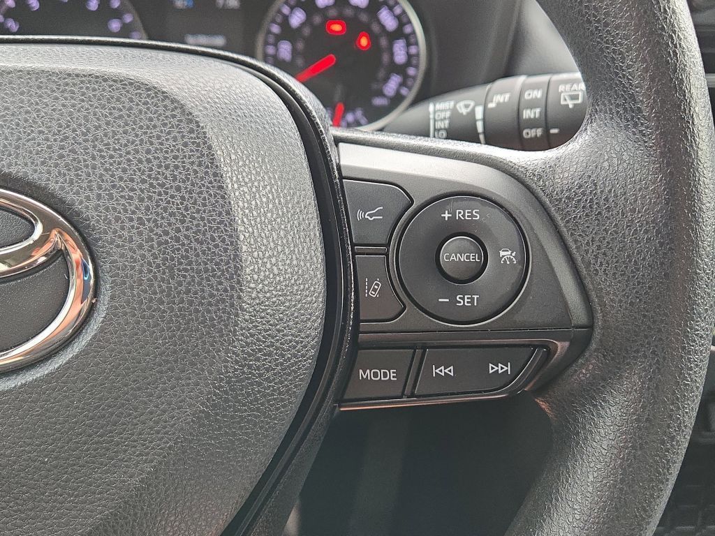 2022 Toyota RAV4 XLE photo 18