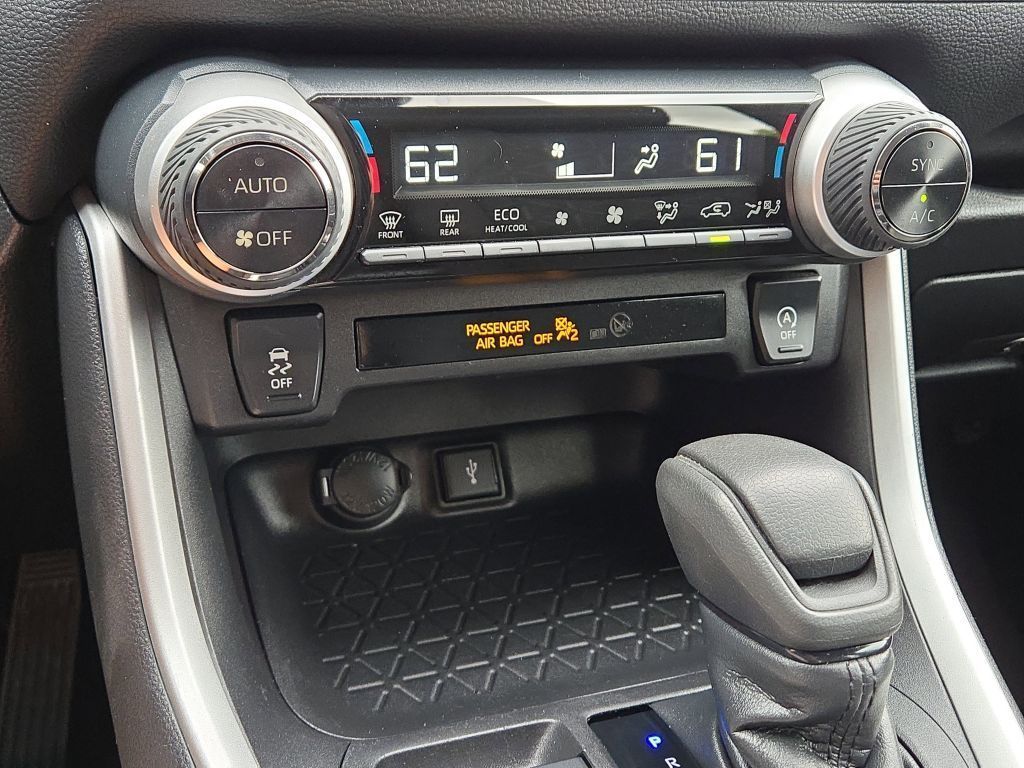 2022 Toyota RAV4 XLE photo 22