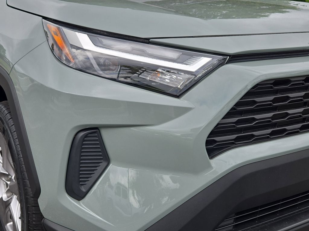 2022 Toyota RAV4 XLE, 196424, Photo