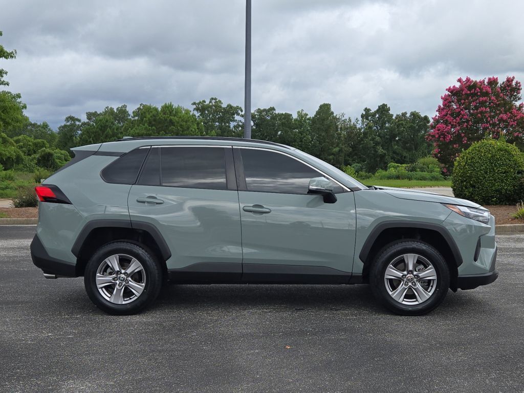 2022 Toyota RAV4 XLE photo 3