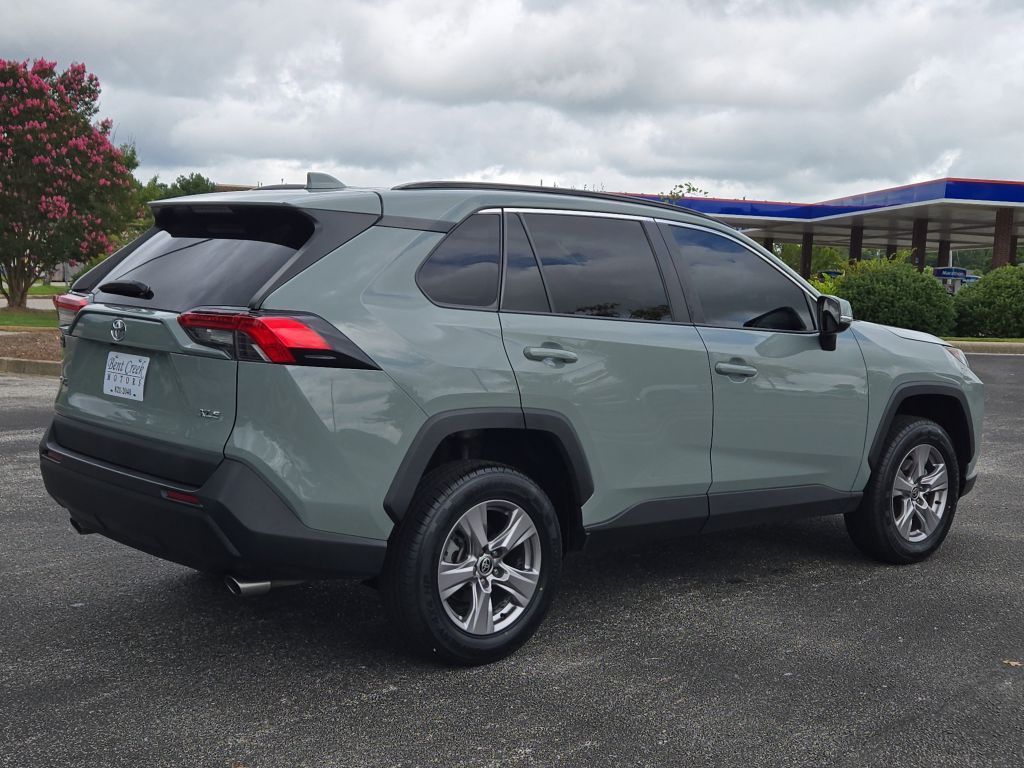 2022 Toyota RAV4 XLE photo 4