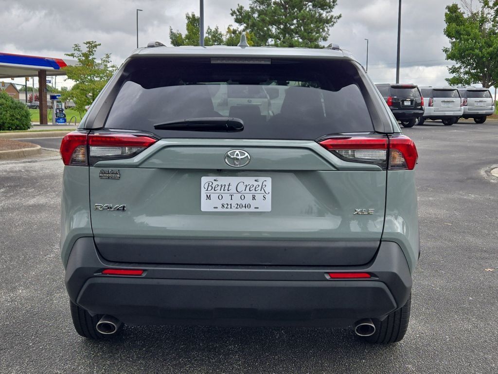 2022 Toyota RAV4 XLE photo 5