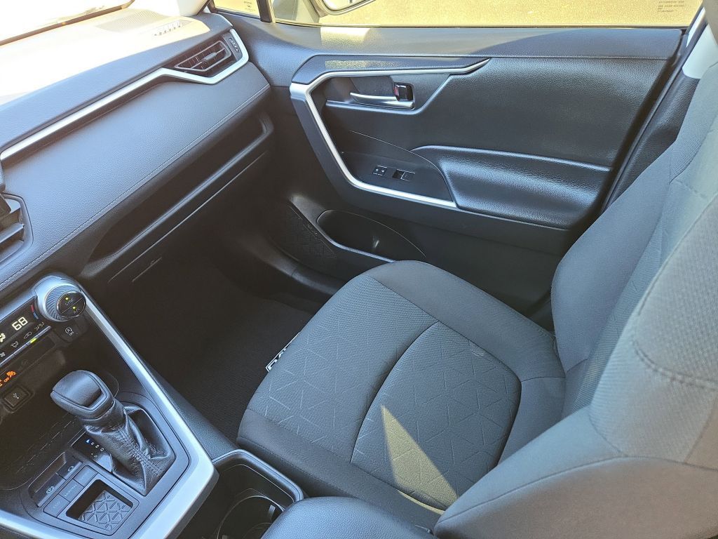 2022 Toyota RAV4 XLE, 232397, Photo