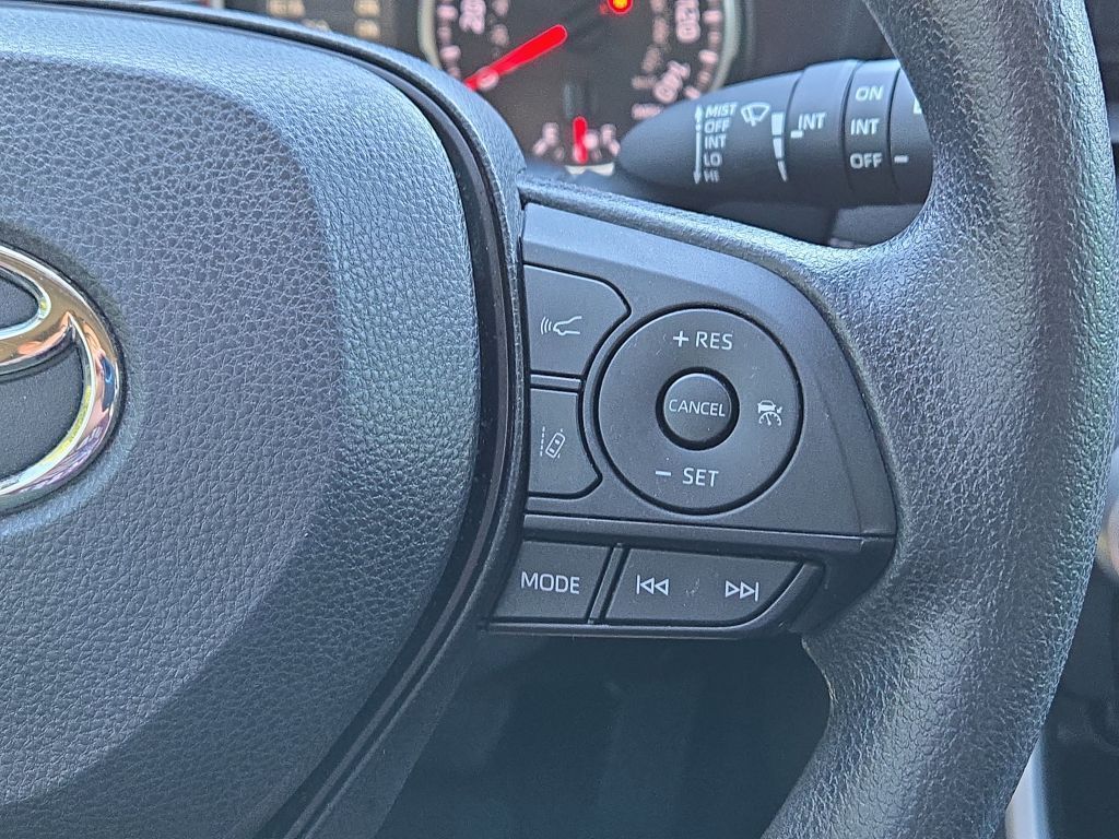 2022 Toyota RAV4 XLE, 232397, Photo