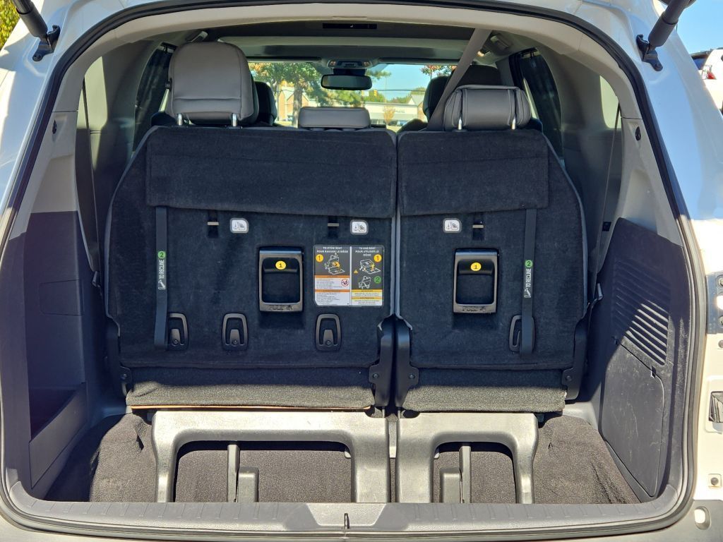 2022 Toyota Sienna XLE, 110988, Photo