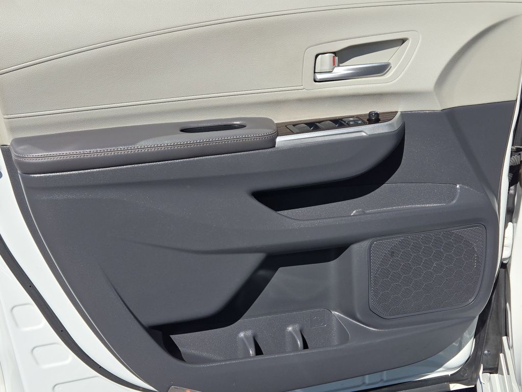 2022 Toyota Sienna XLE, 110988, Photo