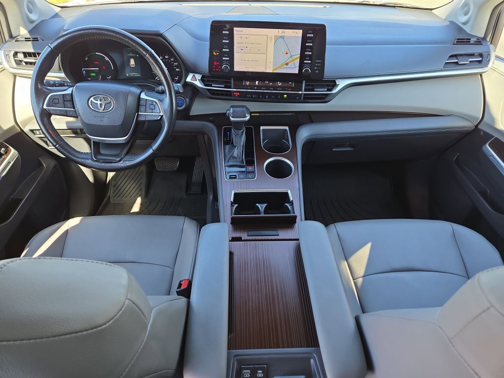 2022 Toyota Sienna XLE, 110988, Photo