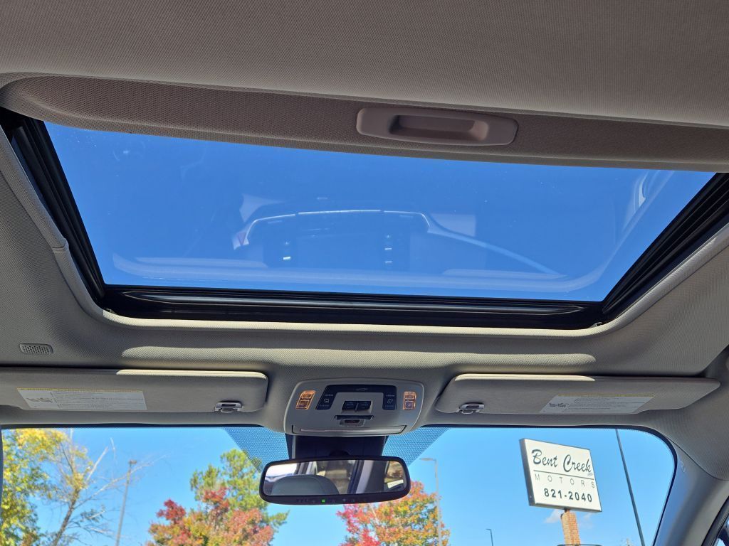 2022 Toyota Sienna XLE, 110988, Photo