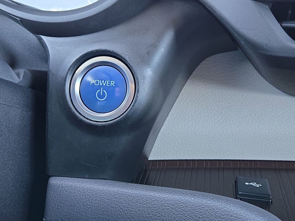 2022 Toyota Sienna XLE, 110988, Photo