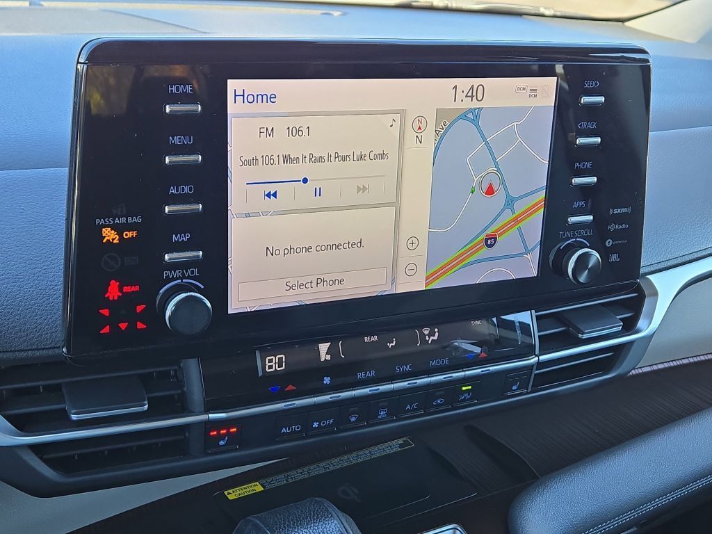 2022 Toyota Sienna XLE, 110988, Photo