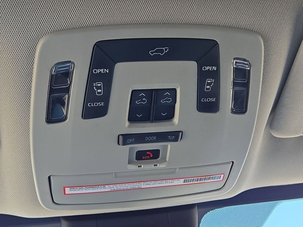 2022 Toyota Sienna XLE, 110988, Photo