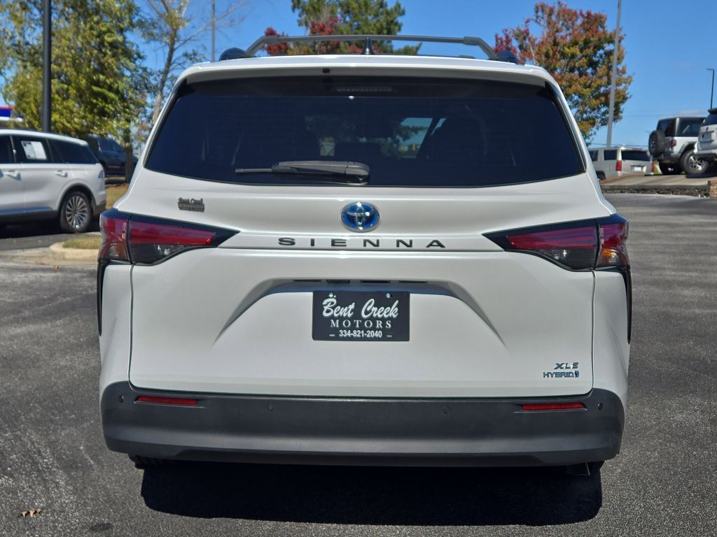2022 Toyota Sienna XLE, 110988, Photo
