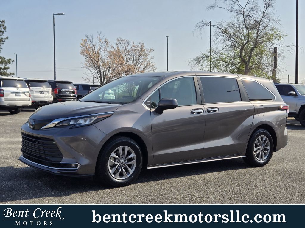 2022 Toyota Sienna XLE, 129958, Photo