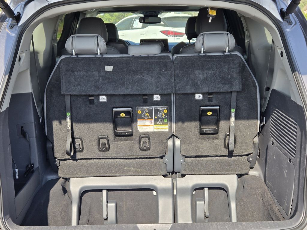 2022 Toyota Sienna XLE, 129958, Photo