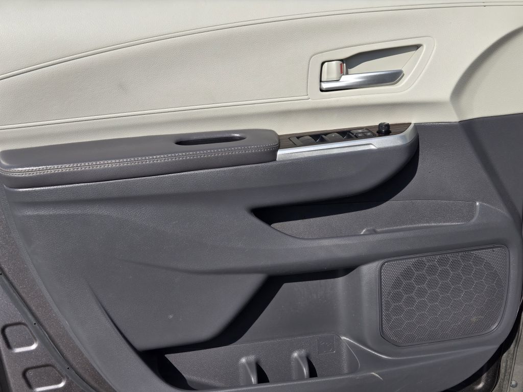 2022 Toyota Sienna XLE, 129958, Photo