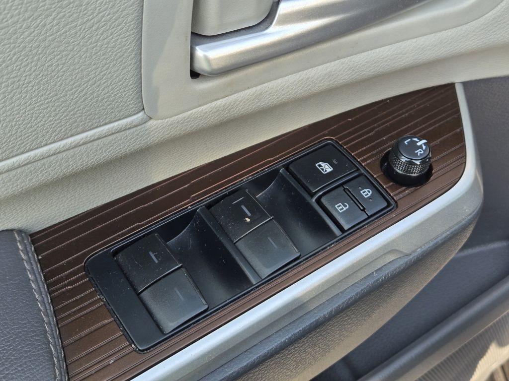 2022 Toyota Sienna XLE, 129958, Photo