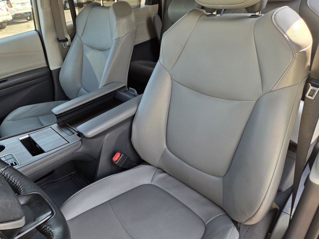 2022 Toyota Sienna XLE, 129958, Photo