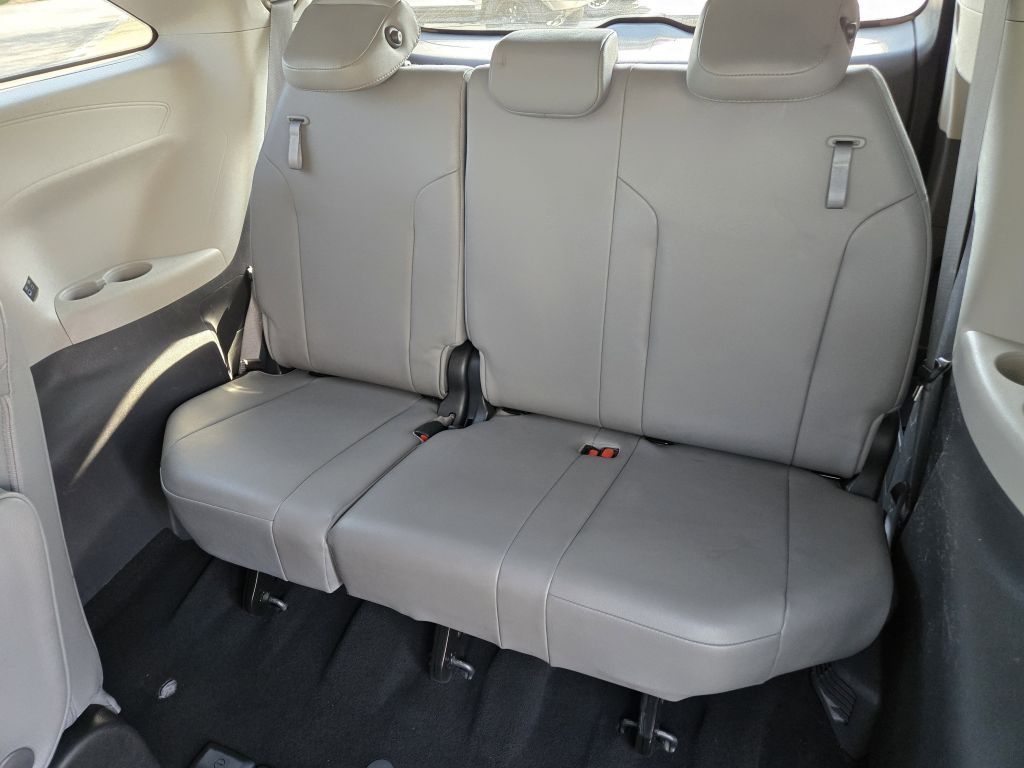 2022 Toyota Sienna XLE, 129958, Photo