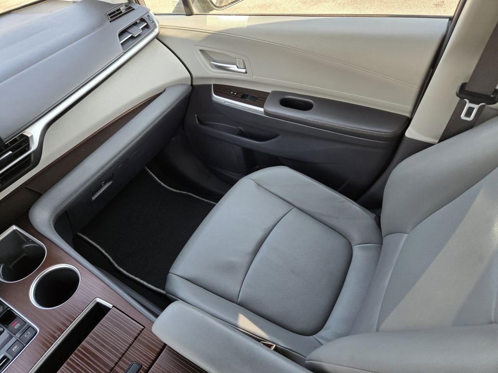 2022 Toyota Sienna XLE, 129958, Photo