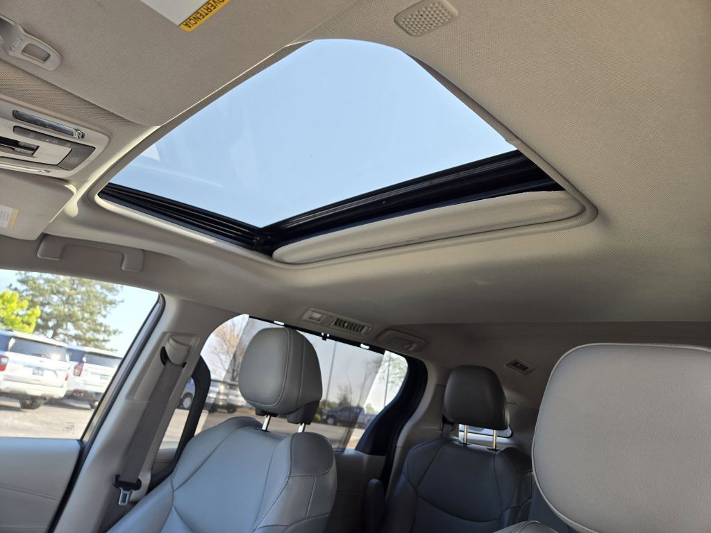 2022 Toyota Sienna XLE, 129958, Photo