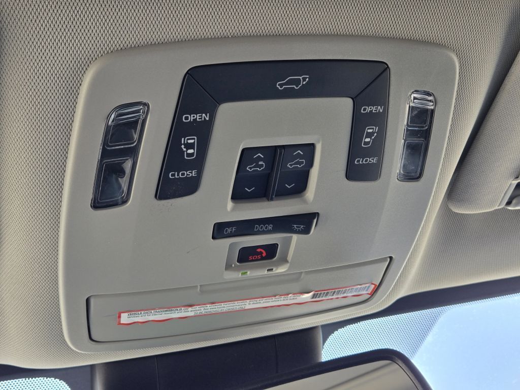 2022 Toyota Sienna XLE, 129958, Photo