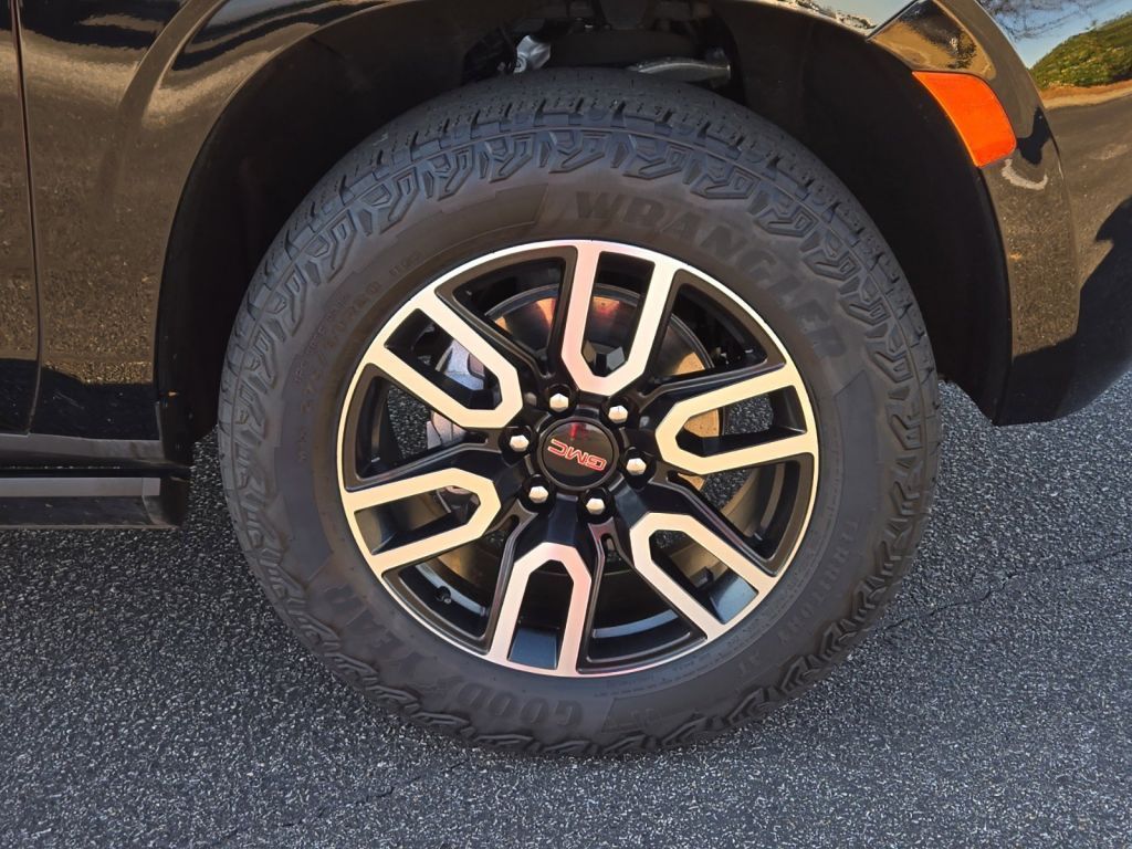 2023 GMC Yukon AT4, 224858, Photo