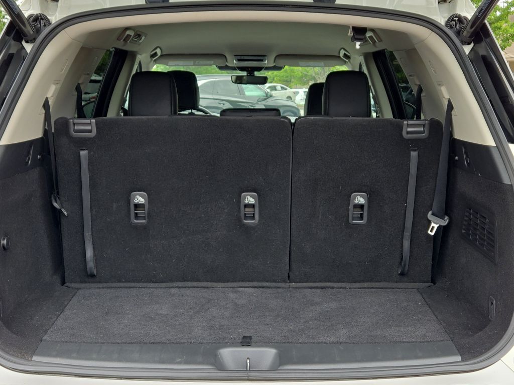 2023 Nissan Pathfinder SL photo 9