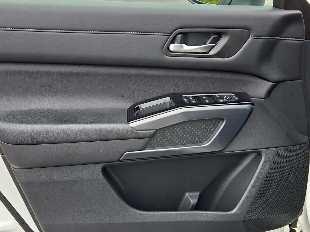 2023 Nissan Pathfinder SL photo 12