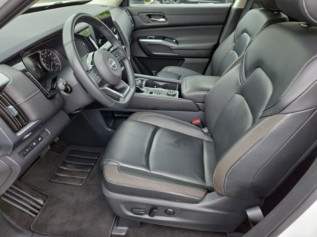 2023 Nissan Pathfinder SL photo 14