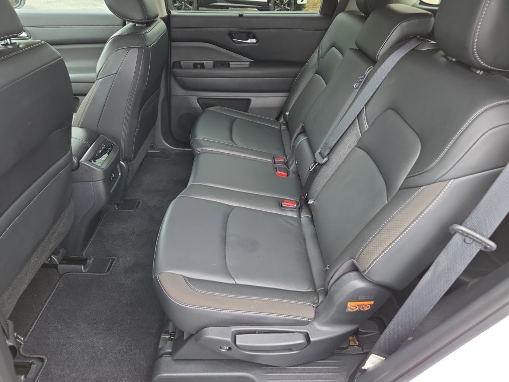 2023 Nissan Pathfinder SL photo 15