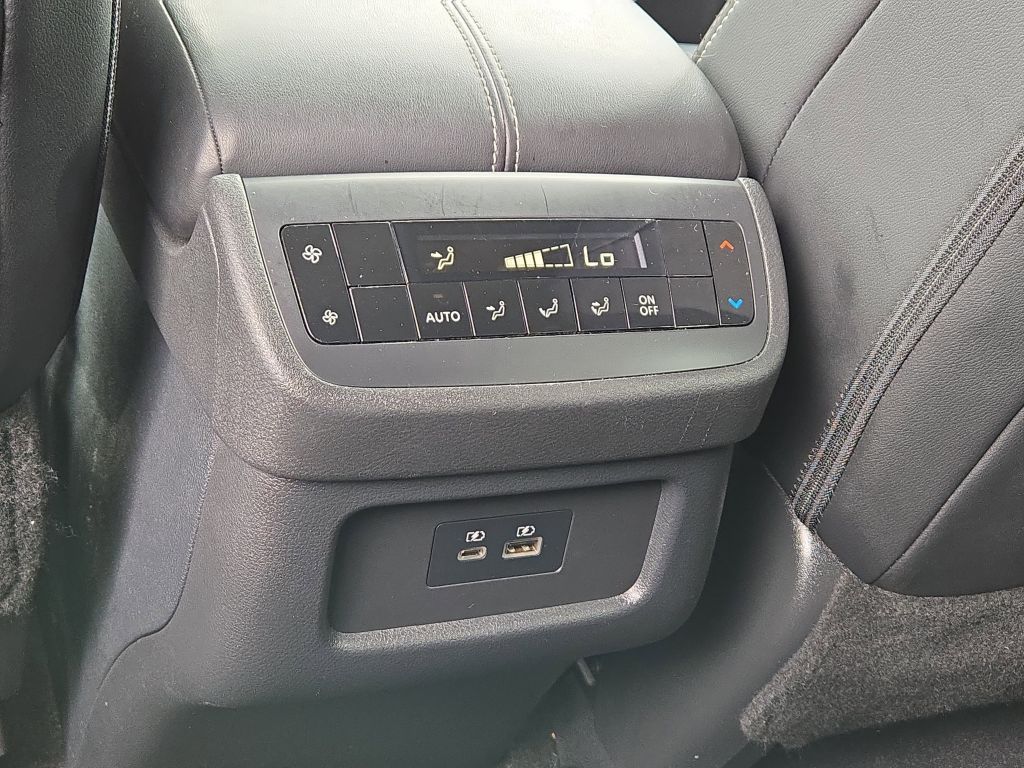 2023 Nissan Pathfinder SL photo 16