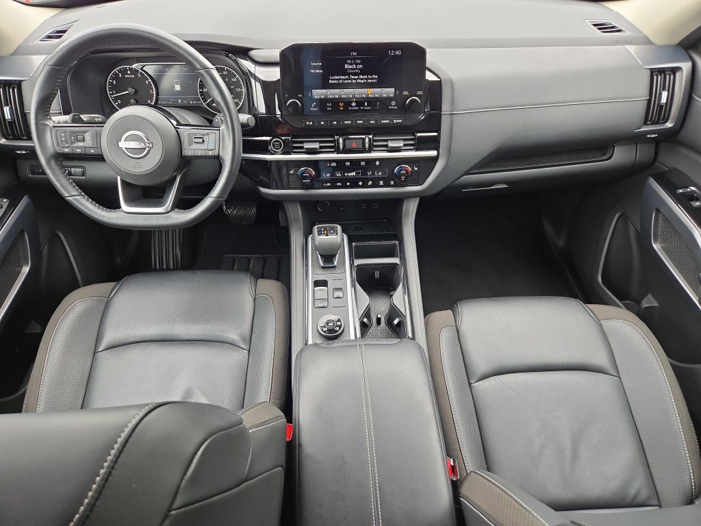 2023 Nissan Pathfinder SL photo 17