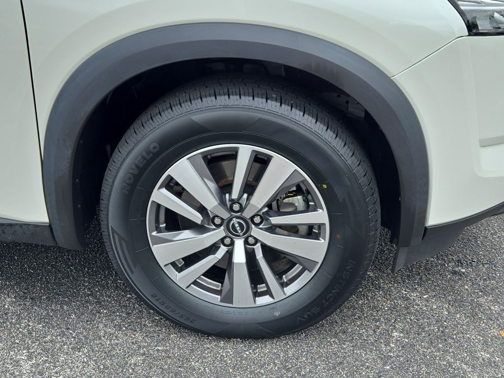 2023 Nissan Pathfinder SL photo 3
