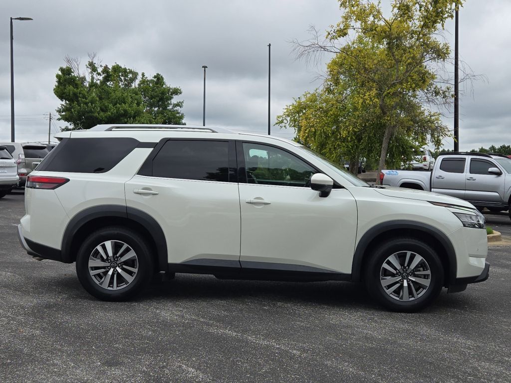 2023 Nissan Pathfinder SL photo 5