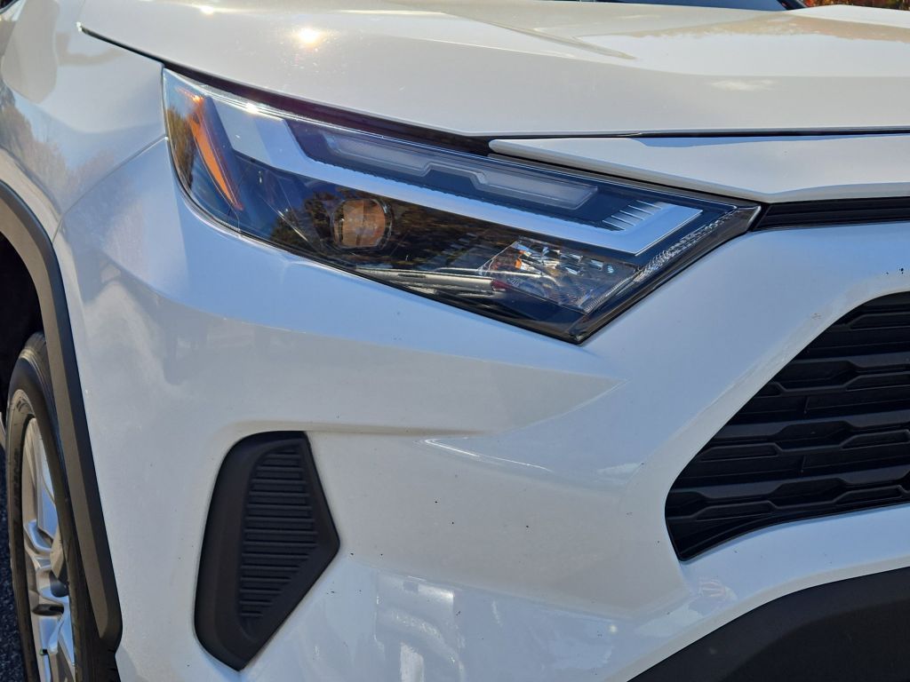 2023 Toyota RAV4 XLE photo 3