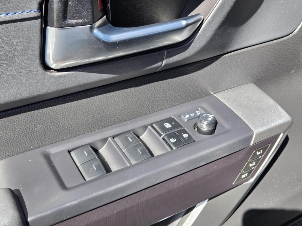 2023 Toyota Tundra Platinum, 023658, Photo