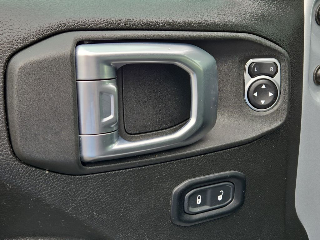 2024 Jeep Wrangler Rubicon photo 14