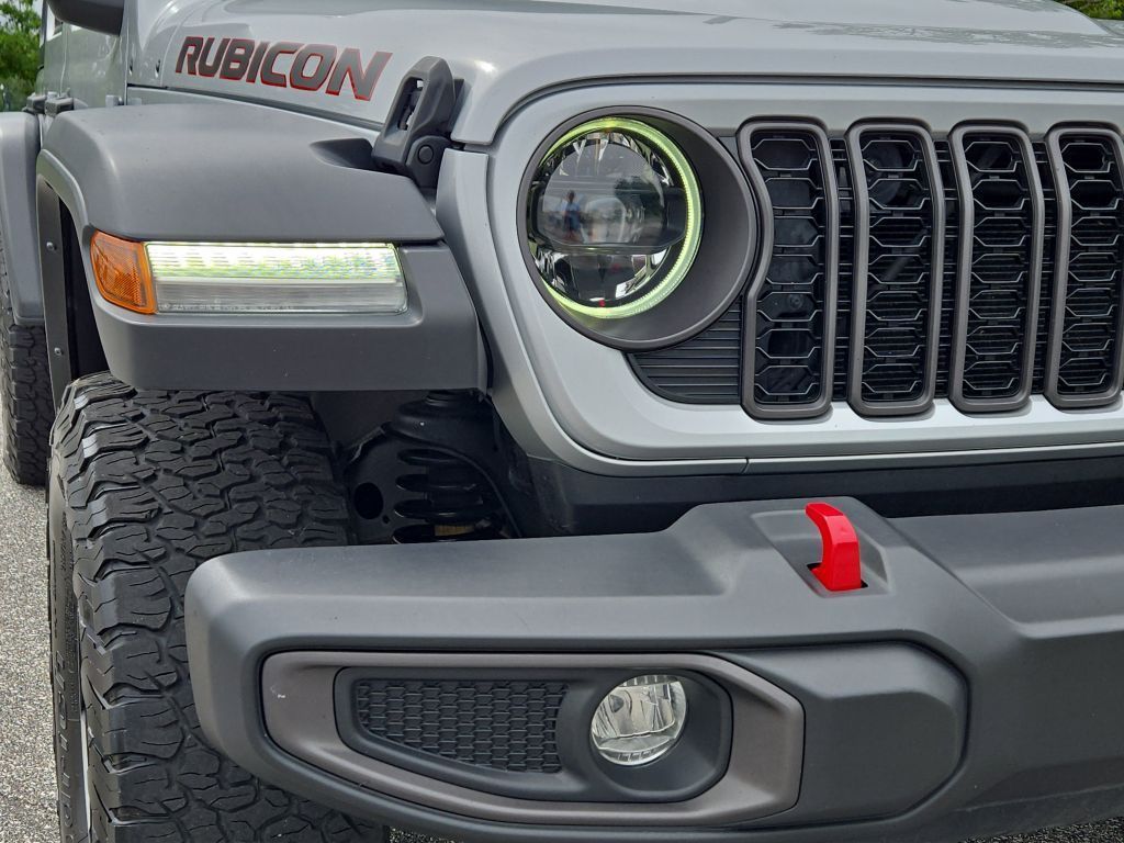 2024 Jeep Wrangler Rubicon photo 3