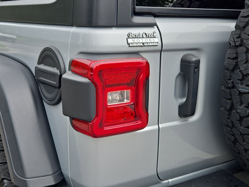 2024 Jeep Wrangler Rubicon photo 9