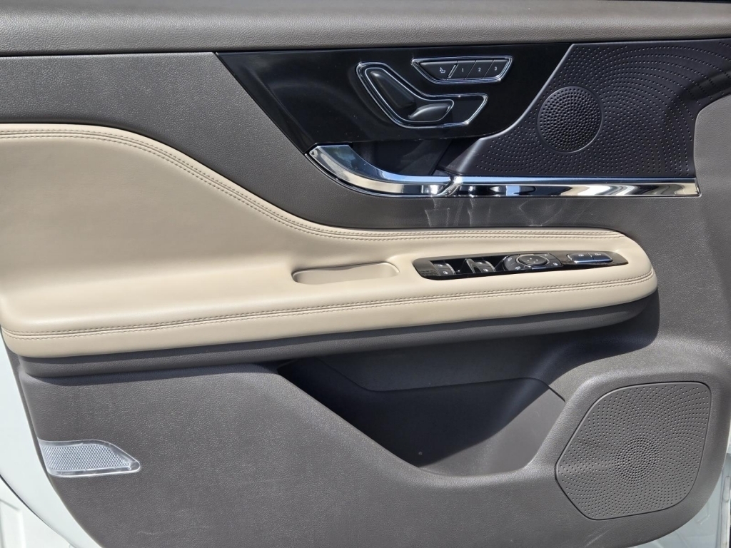 2024 Lincoln Corsair Premiere, L08239, Photo