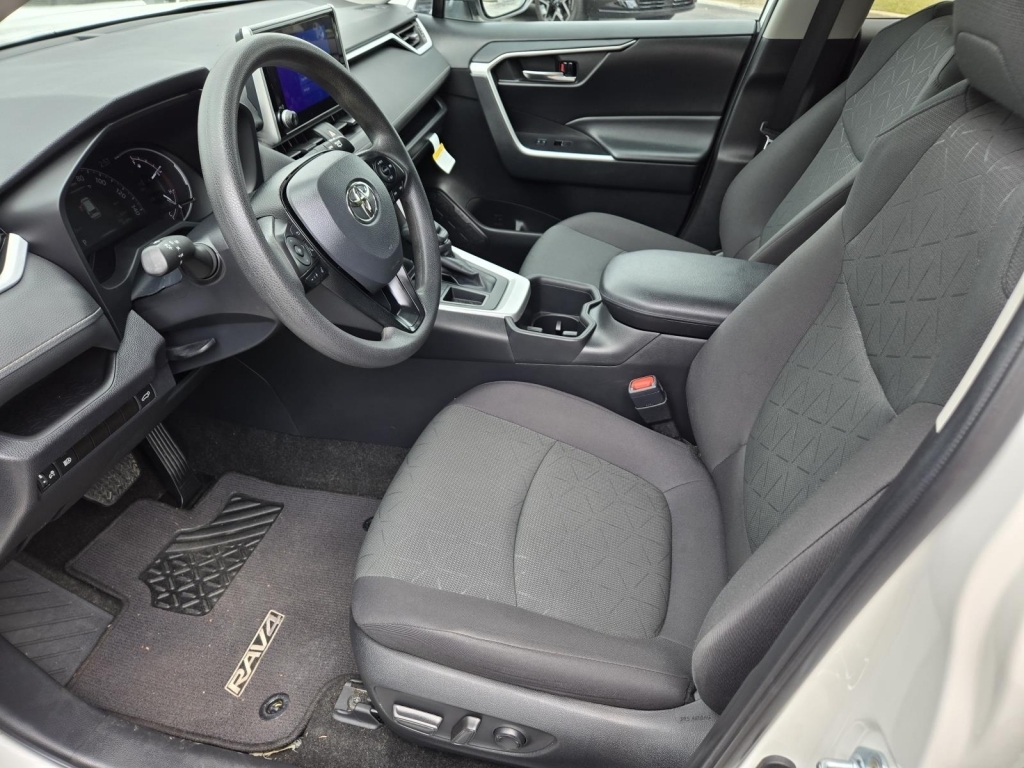 2024 Toyota RAV4 XLE, 275706, Photo