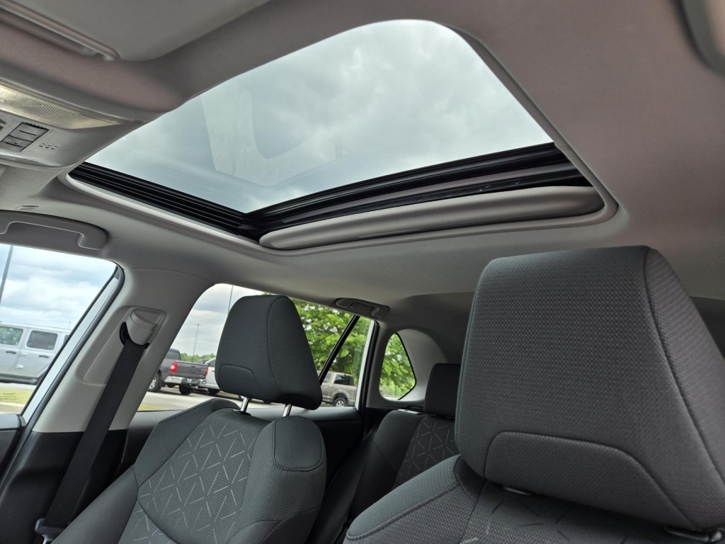 2024 Toyota RAV4 XLE, 275706, Photo