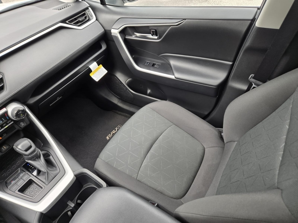 2024 Toyota RAV4 XLE, 275706, Photo