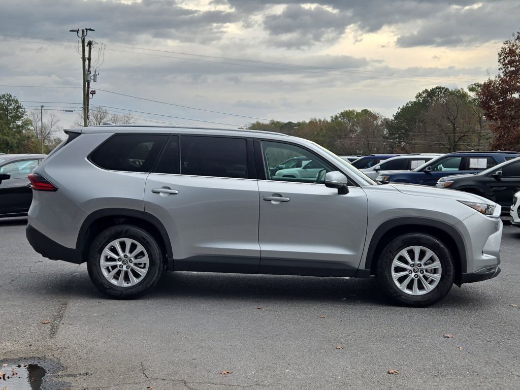 2025 Toyota Grand Highlander XLE photo 3