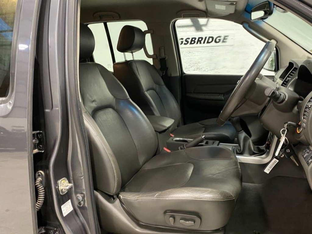 2015 NISSAN Navara Dci Tekna 4x4 Shr Dcb, YX65UEU, Photo