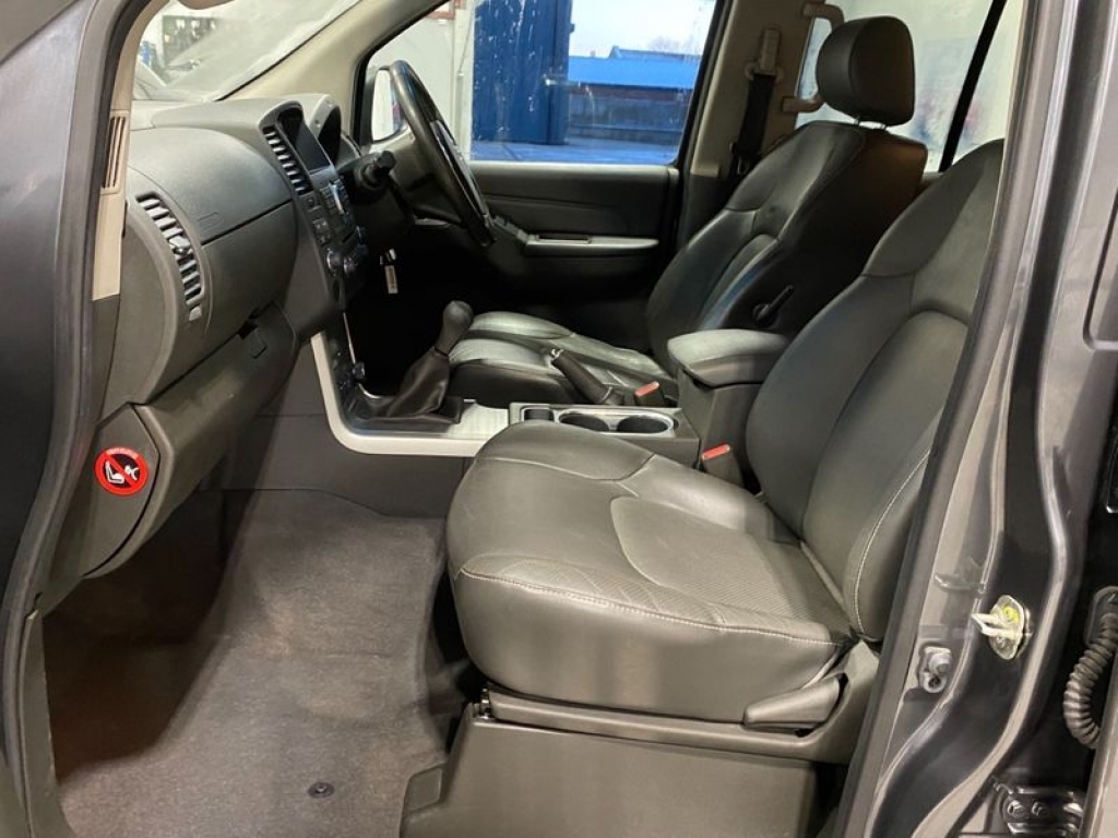 2015 NISSAN Navara Dci Tekna 4x4 Shr Dcb, YX65UEU, Photo