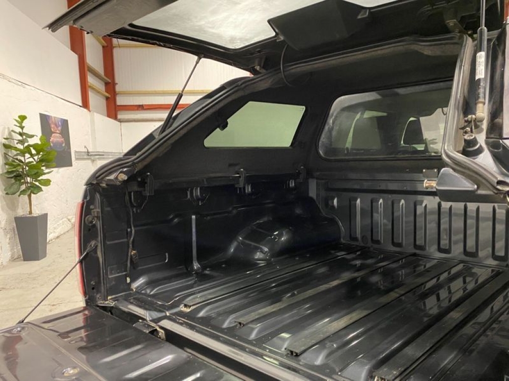 2015 NISSAN Navara Dci Tekna 4x4 Shr Dcb, YX65UEU, Photo