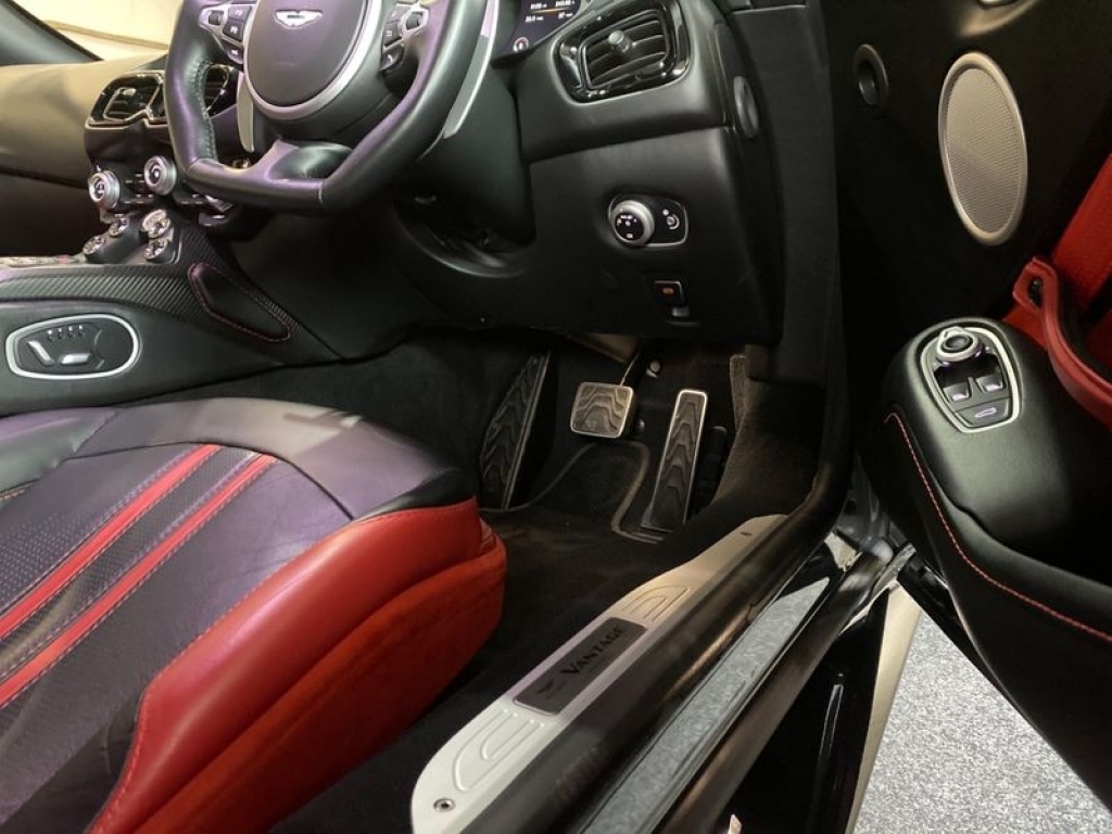 2018 ASTON MARTIN VANTAGE V8, LF68GXC, Photo